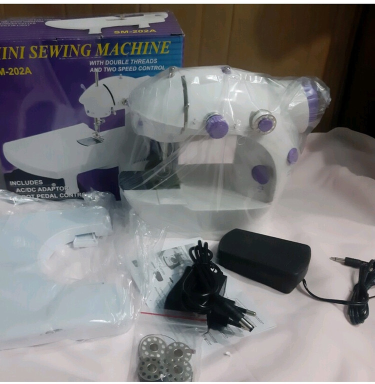 چرخ خیاطی اسباب بازی مدل SM202A همراه با میز تاشو و پدال